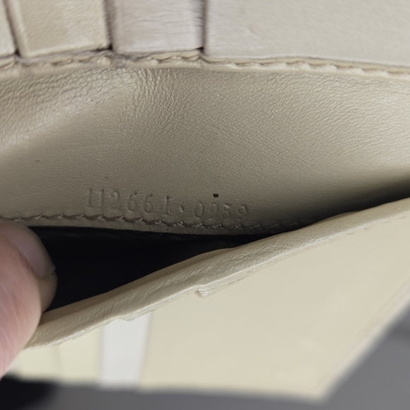 Gucci GG Guccisima Monogram Off White Leather Compact Wallet - Picture 12 of 12